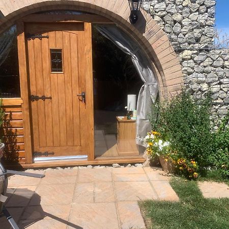 Romantic Escape Luxury Hobbit House With Hot Tub! Sheerness Eksteriør bilde