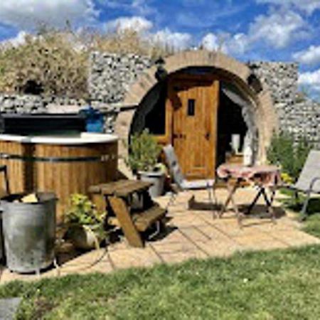 Romantic Escape Luxury Hobbit House With Hot Tub! Sheerness Eksteriør bilde
