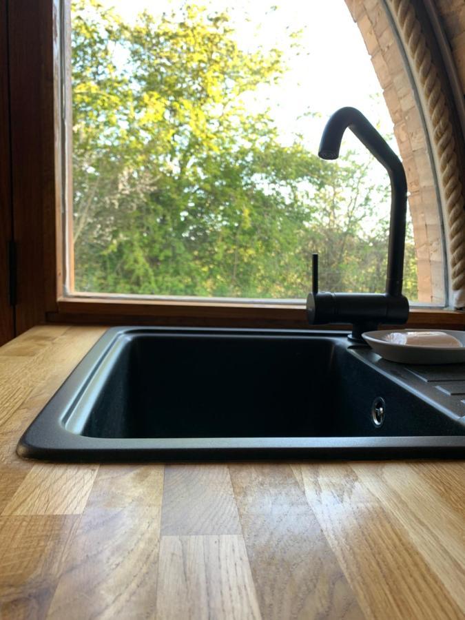 Romantic Escape Luxury Hobbit House With Hot Tub! Sheerness Eksteriør bilde