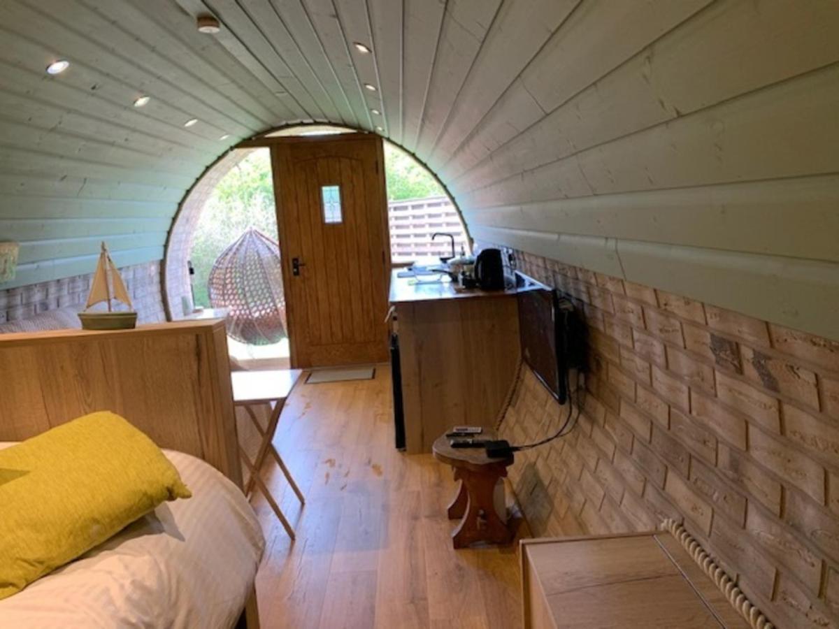 Romantic Escape Luxury Hobbit House With Hot Tub! Sheerness Eksteriør bilde