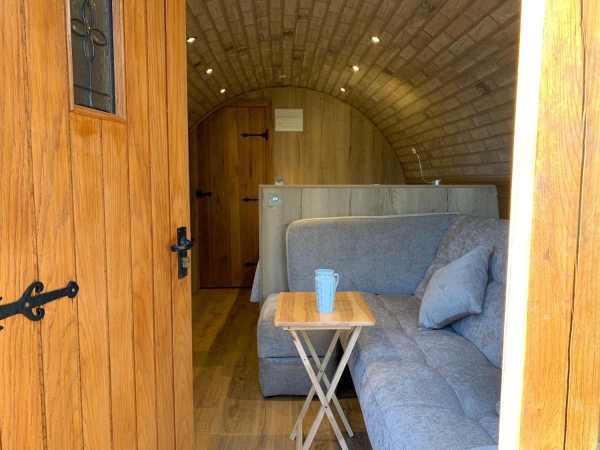 Romantic Escape Luxury Hobbit House With Hot Tub! Sheerness Eksteriør bilde