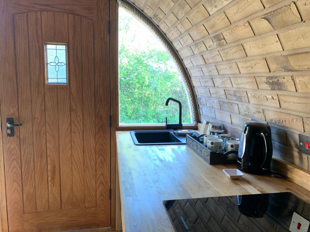 Romantic Escape Luxury Hobbit House With Hot Tub! Sheerness Eksteriør bilde