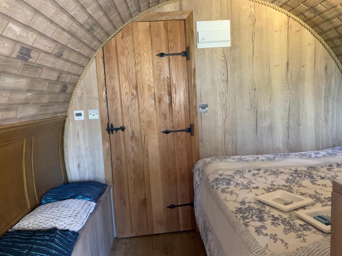 Romantic Escape Luxury Hobbit House With Hot Tub! Sheerness Eksteriør bilde