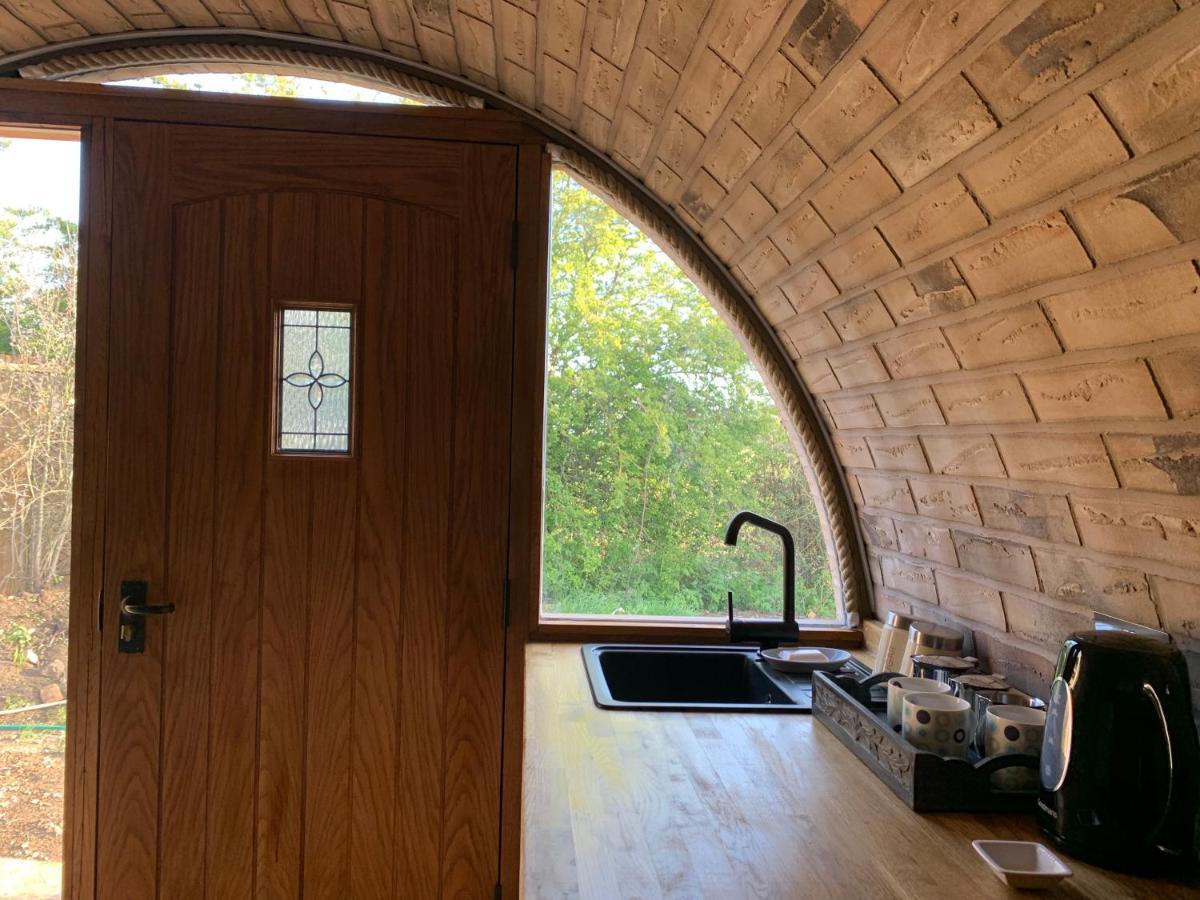 Romantic Escape Luxury Hobbit House With Hot Tub! Sheerness Eksteriør bilde